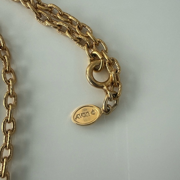 Vintage Avon Green Juliet Cross Necklace w/ Original Box - Picture 4 of 5